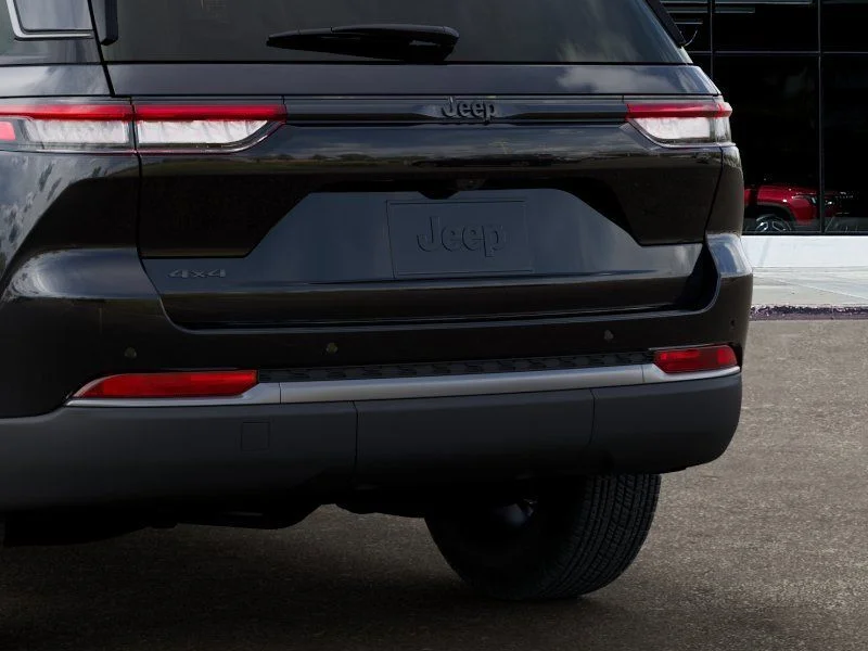 New 2026 Diamond Black Crystal Pearl-Coat Exterior Paint Jeep Altitude image 13