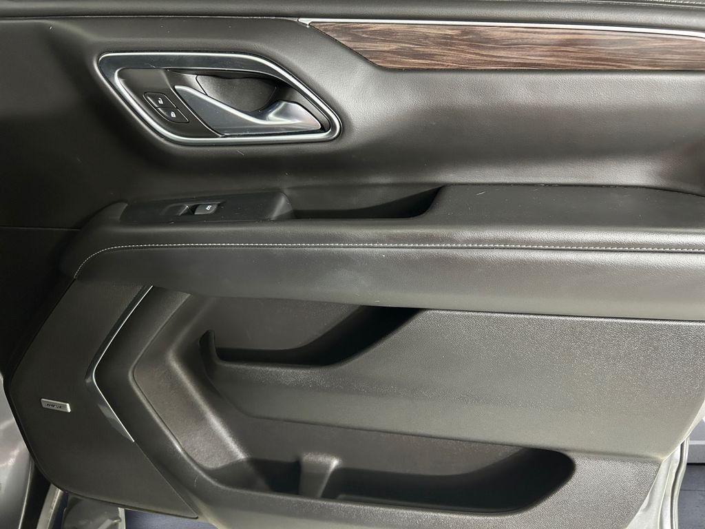 Used 2022 Gray Chevrolet Z71 image 15