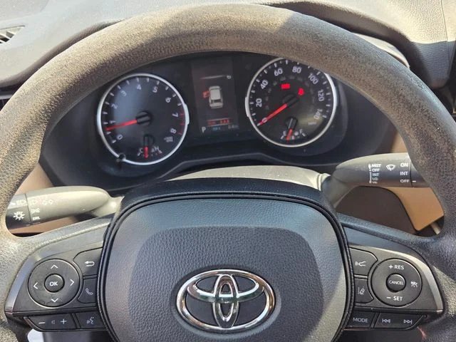Used 2021 White Toyota LE image 21