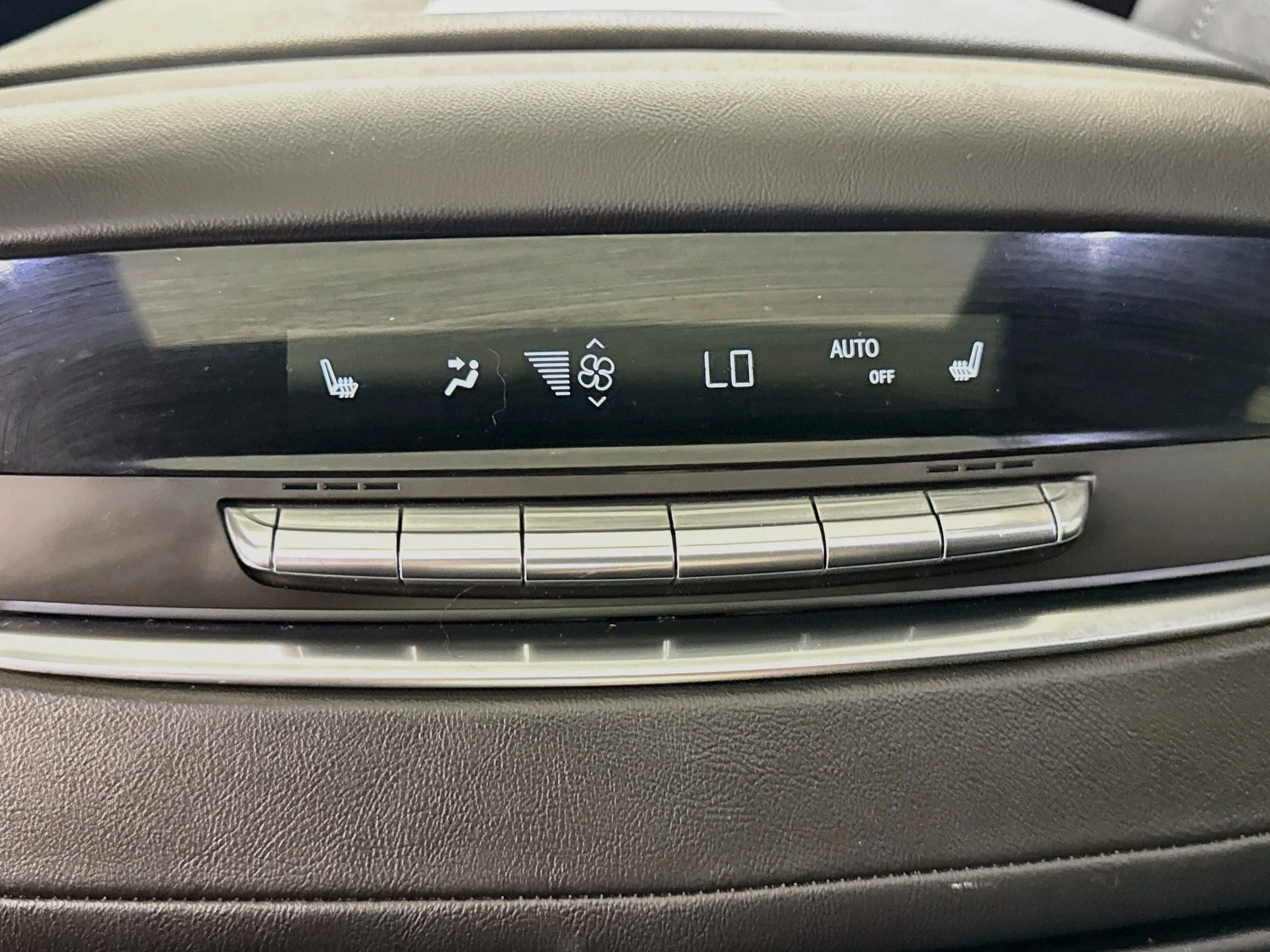 Used 2022 Crystal White Tricoat Cadillac Sport image 28