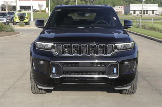 New 2022 Diamond Black Crystal Pearlcoat Jeep Overland 4xe image 8