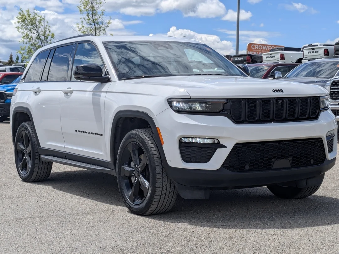 Certified Used 2024 White Jeep Limited - - 4x4 - Luxury Grp II - Safety Grp - Capri Leather - Dual-Pane Sunroof & More! image 2