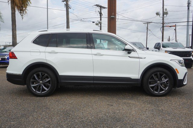 Used 2023 WHITE Volkswagen SE image 4