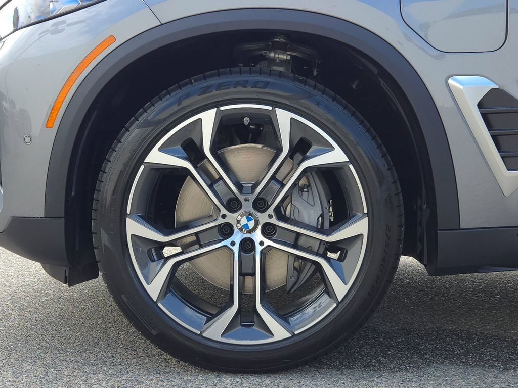 New 2026 Skyscraper Grey Metallic BMW xDrive50e image 6