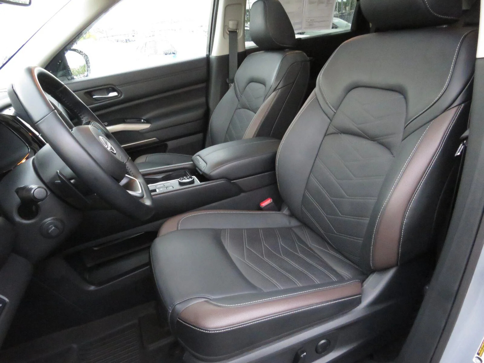 Used 2025 Solid Gray/Super Black Nissan Platinum image 27