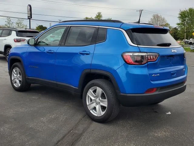 Used 2022 Laser Blue Pearlcoat Jeep Latitude image 5