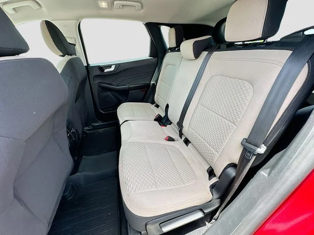 Used 2021 Red Ford SE image 23