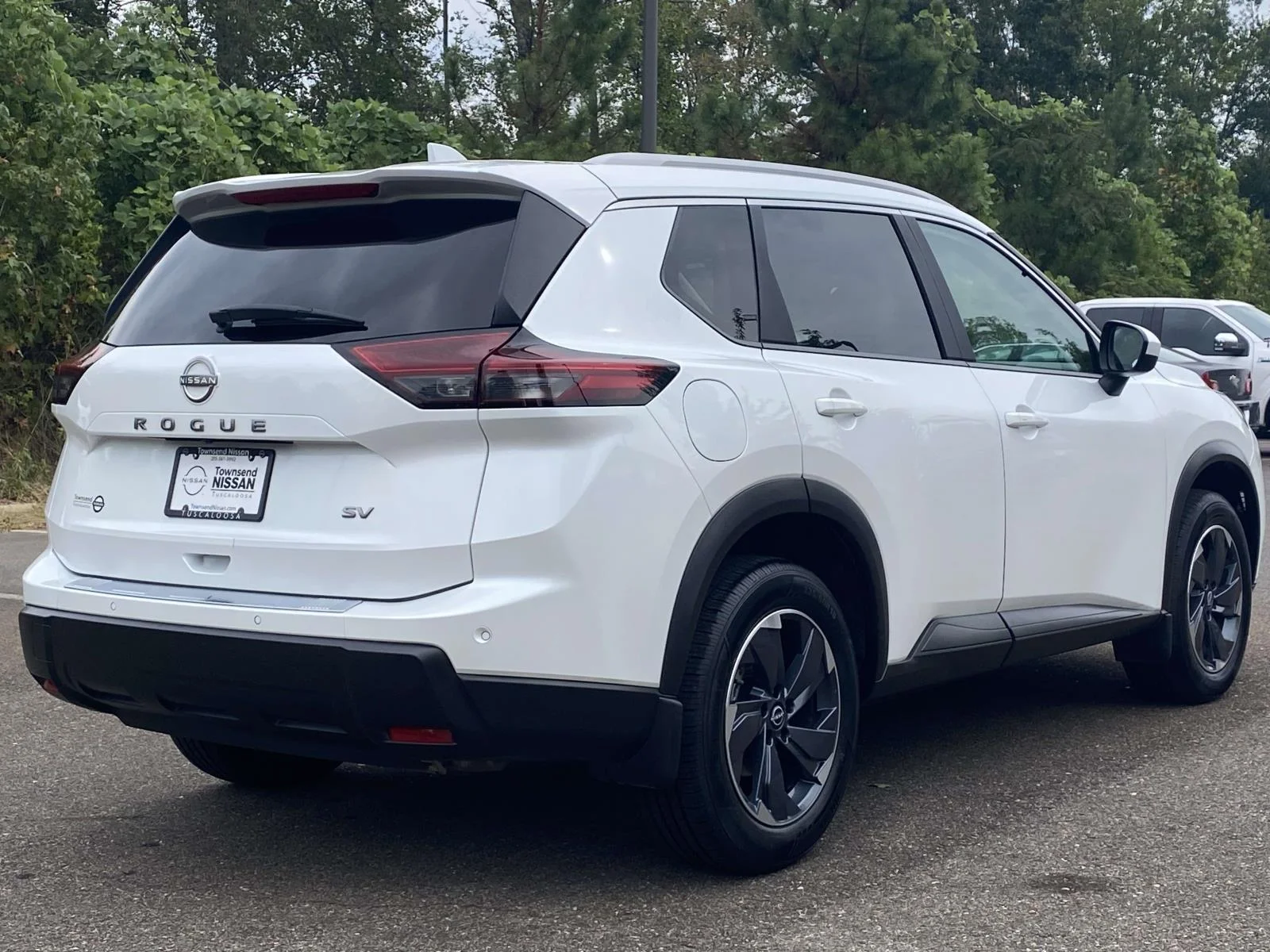 Certified Used 2024 Everest White Pearl Nissan SV image 3