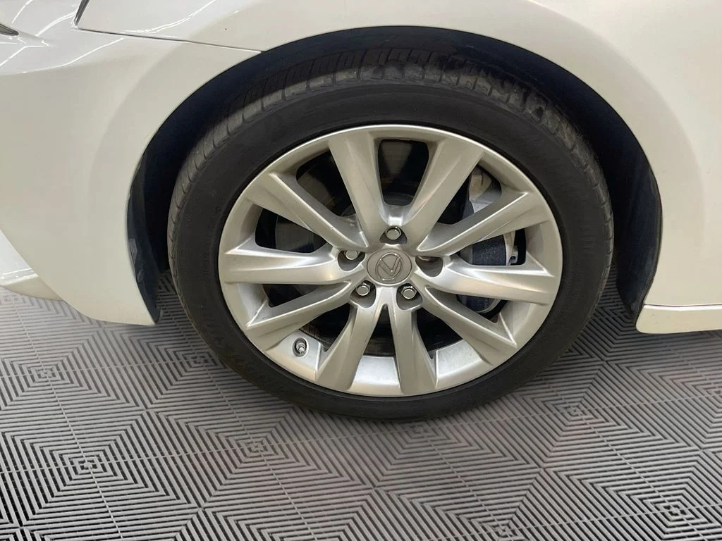 Used 2016 White Lexus 200t image 30