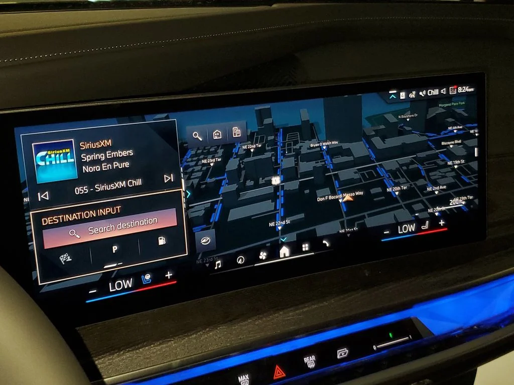 New 2026 Black Sapphire Metallic BMW 750e xDrive image 21