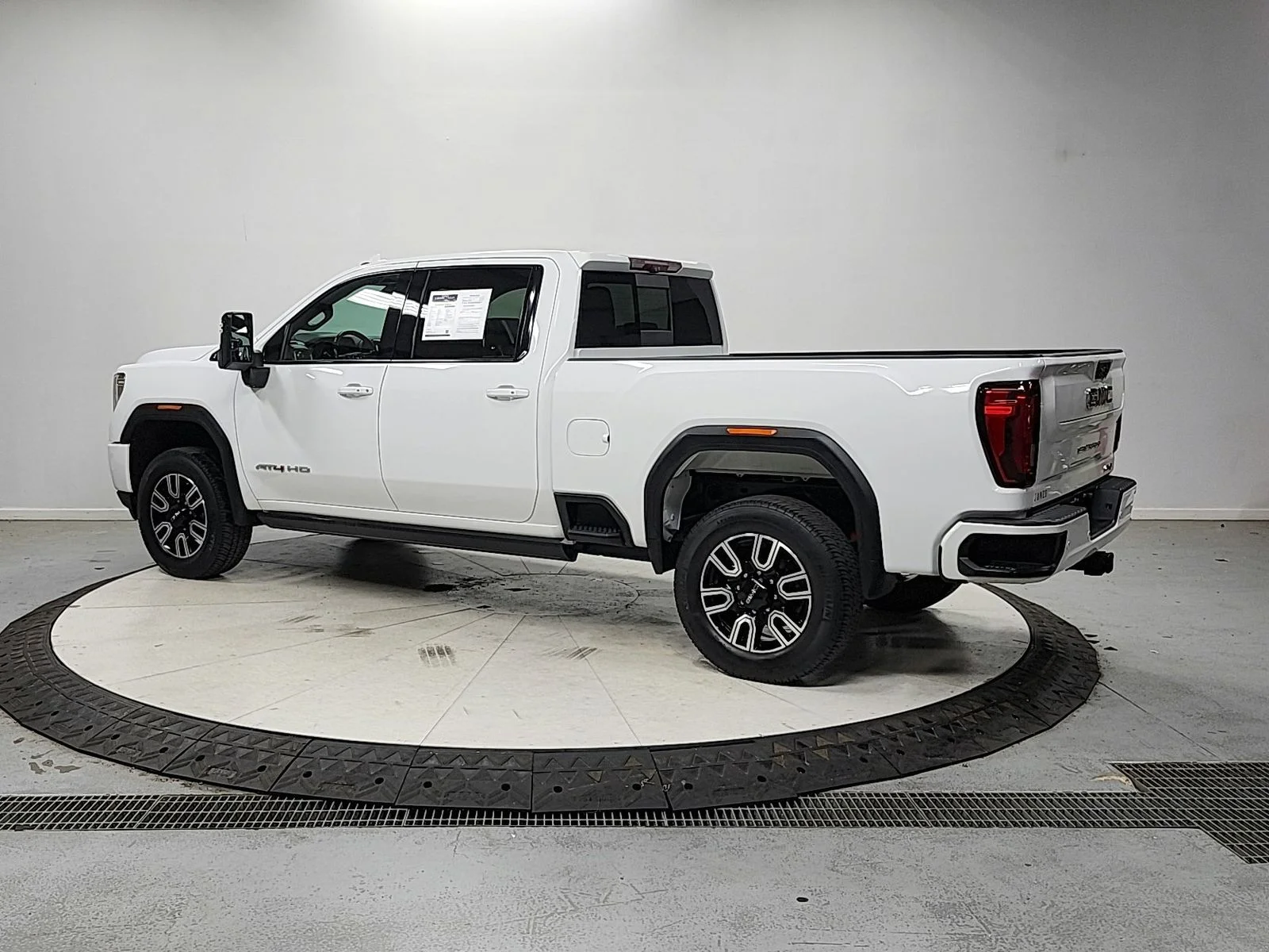 Used 2022 White GMC AT4 image 6