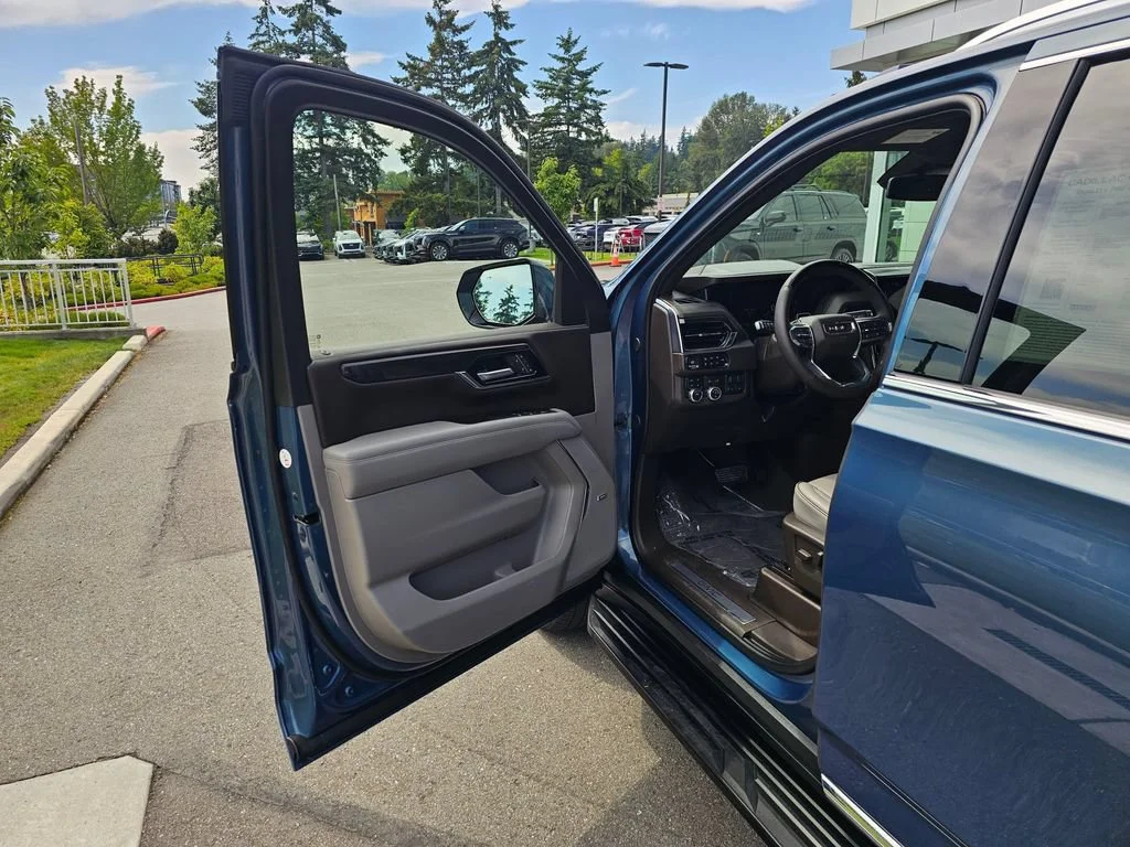 Used 2025 Downpour Metallic GMC Elevation image 21