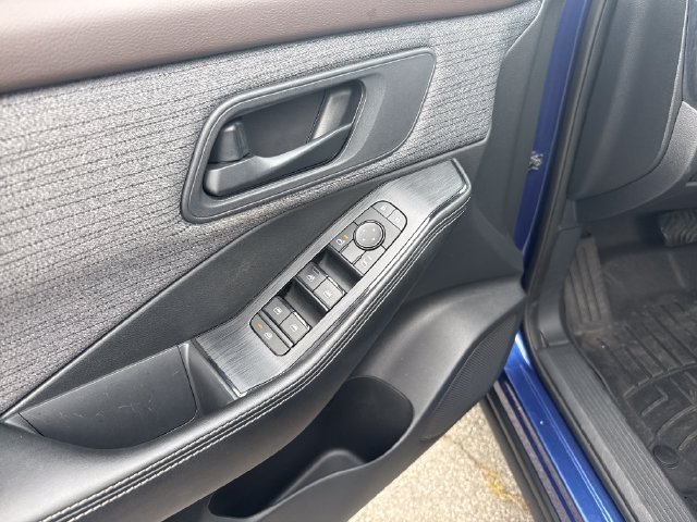 Used 2021 Blue Nissan S image 11