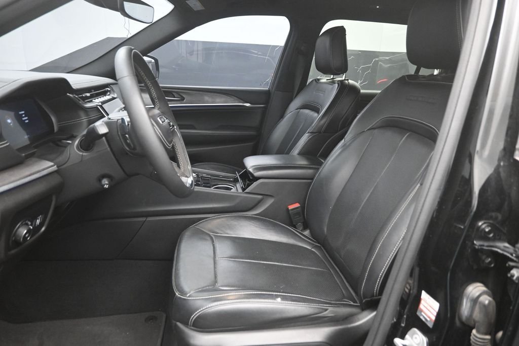 Used 2023 Black Jeep Overland image 17