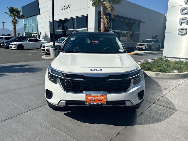 New 2026 Clear White / Black Roof Kia S image 2