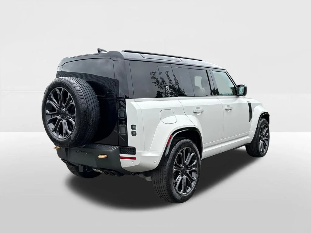 Certified Used 2026 Gray Land Rover OCTA image 4