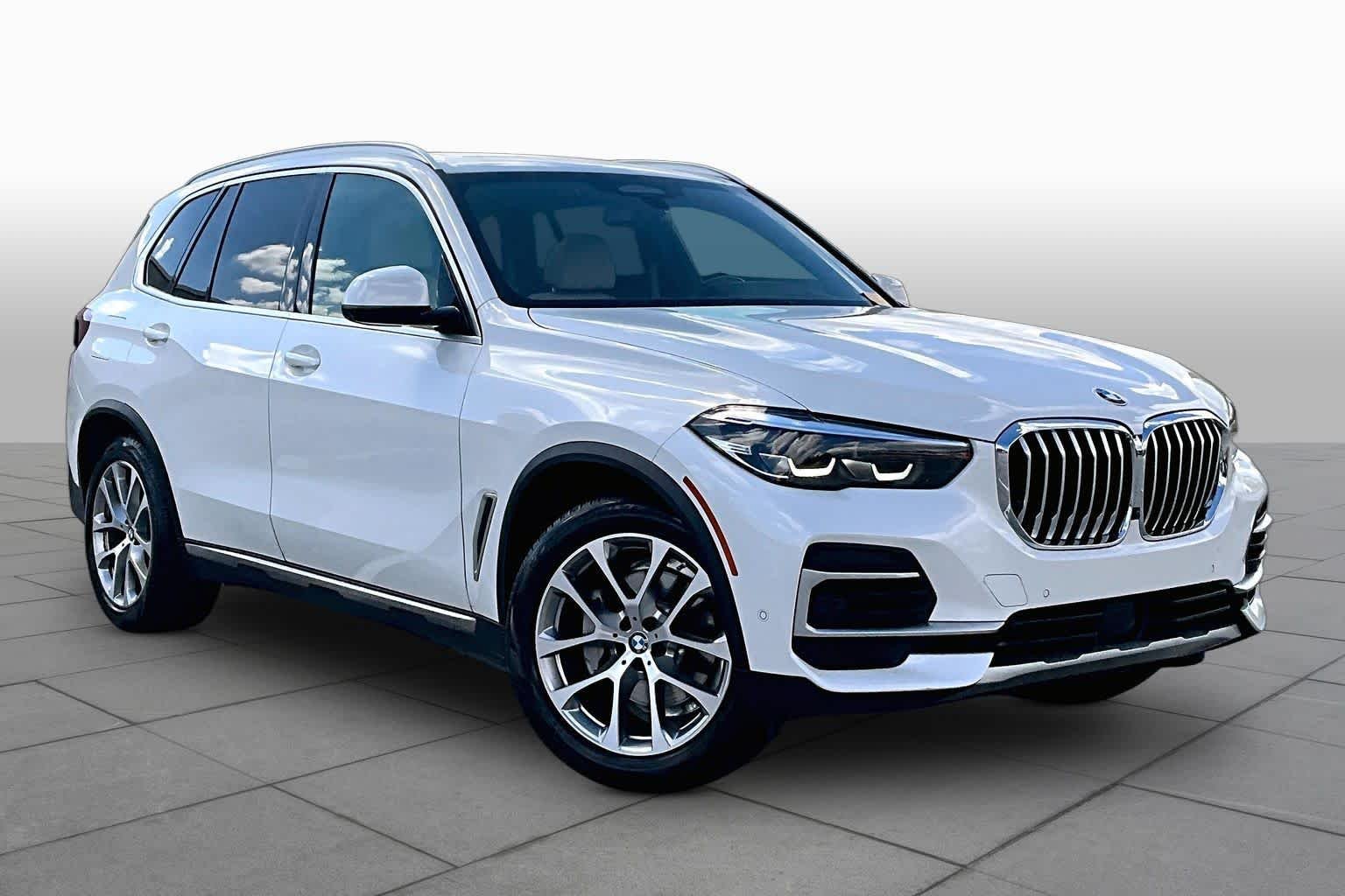 Used 2022 Mineral White Metallic BMW xDrive40i image 3