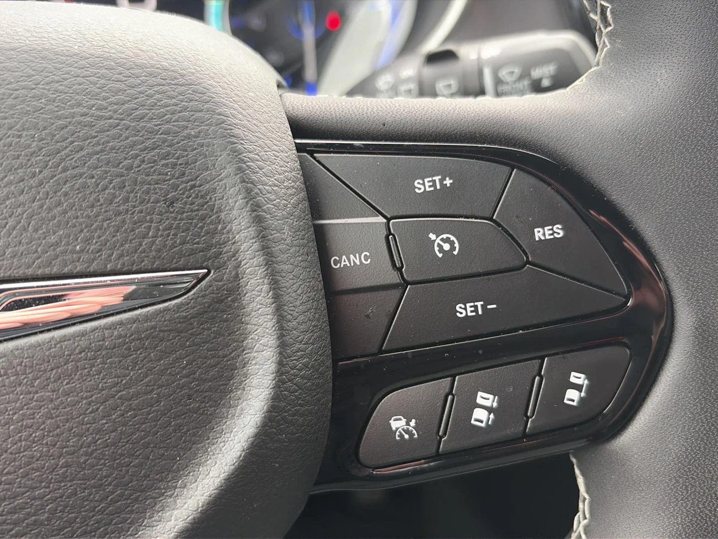 Used 2026 Silver Mist Clearcoat Chrysler Select image 16