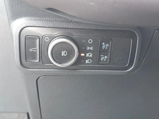 Used 2025 Gray Metallic Ford Platinum image 53