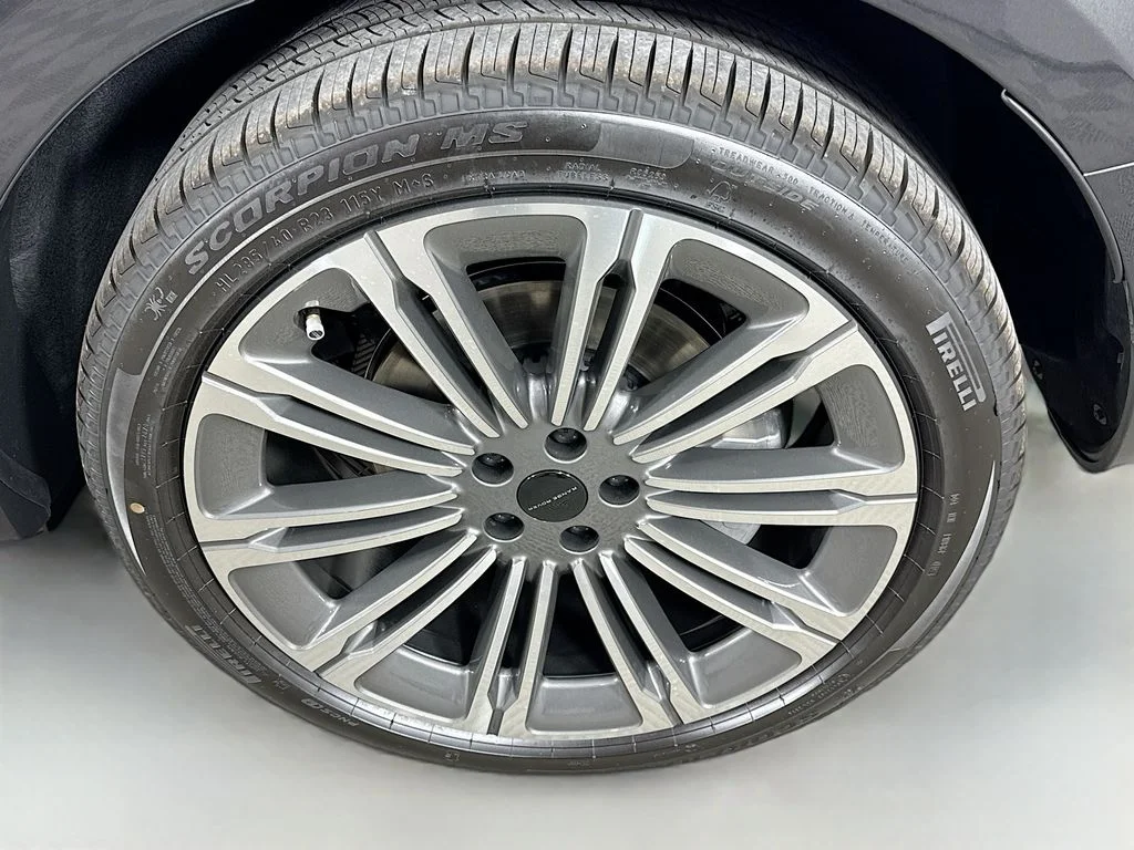 New 2026 Carpathian Grey Land Rover SE image 33