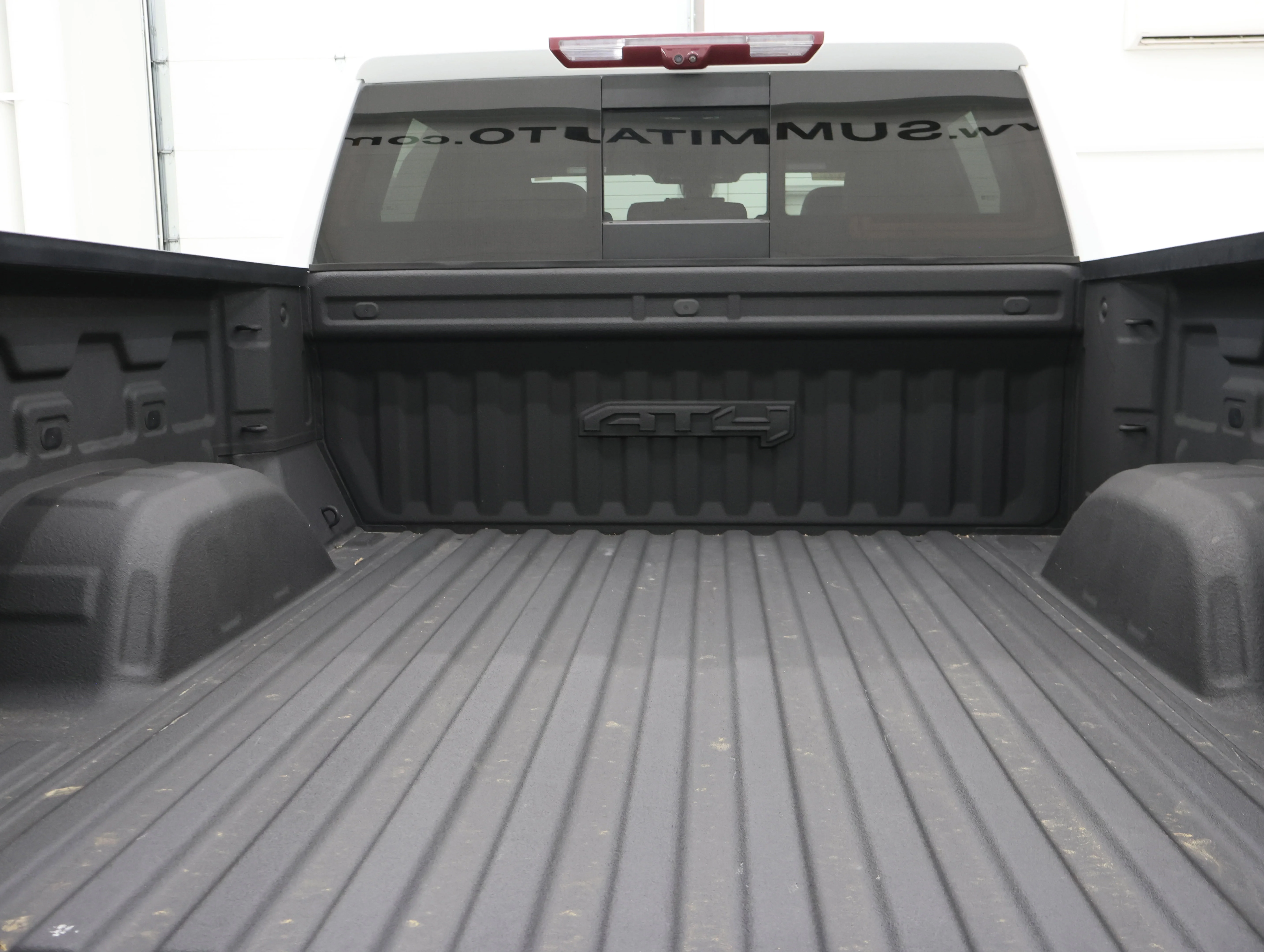 Used 2022 Summit White GMC AT4 image 27