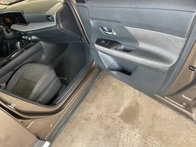 Used 2025 Brown Nissan SV image 20