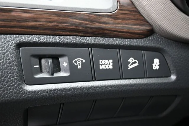 Used 2018 Black Hyundai 2.4 Base image 15