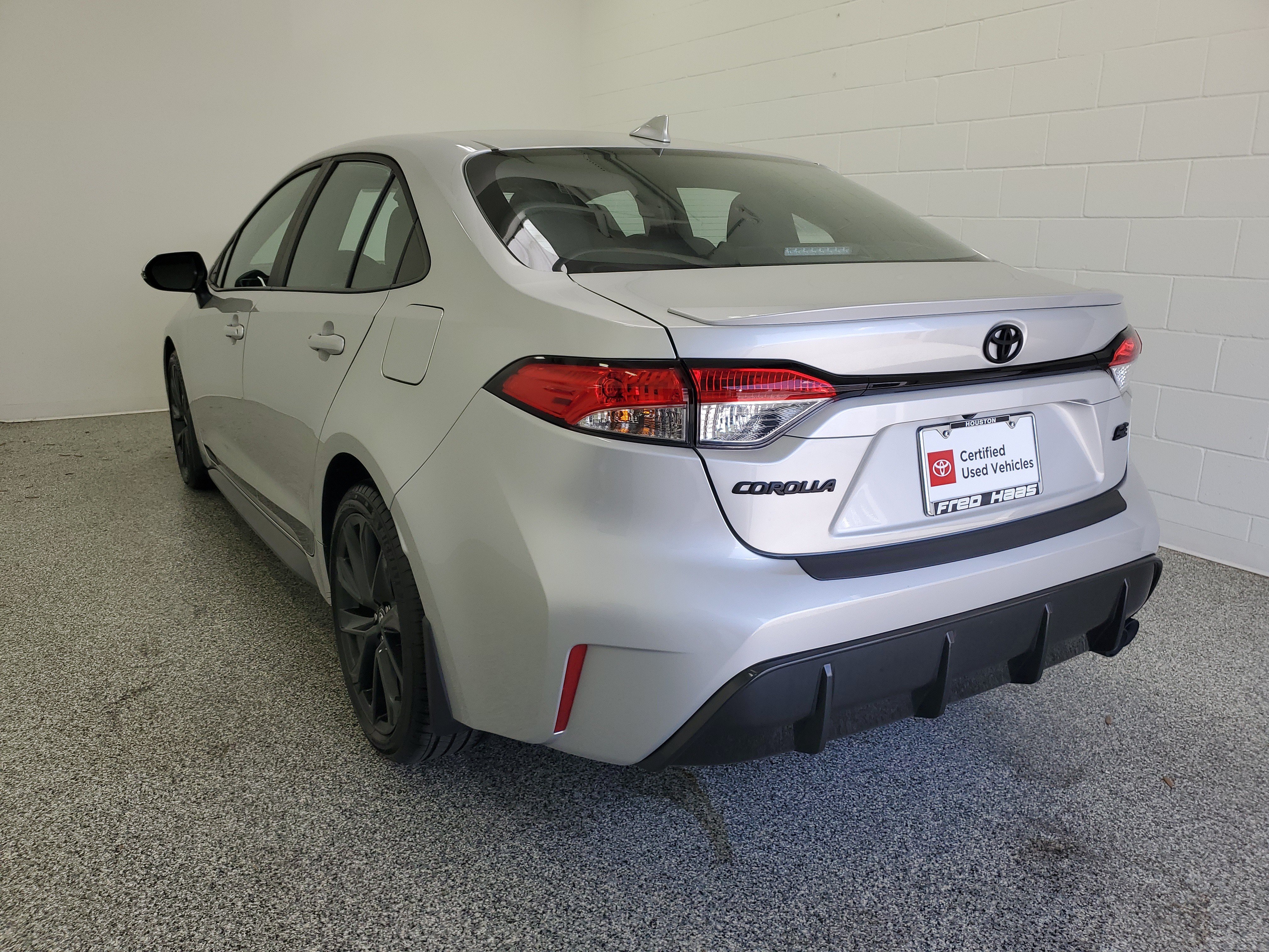 Used 2025 Silver Toyota SE image 4