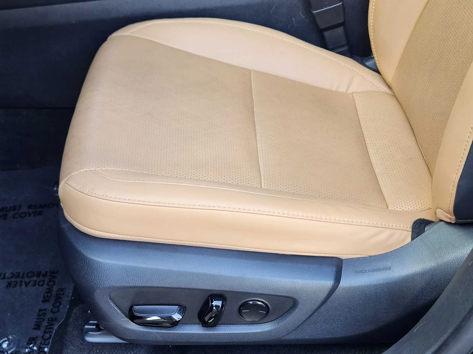 Certified Used 2025 CAVIAR Lexus Premium Plus image 18