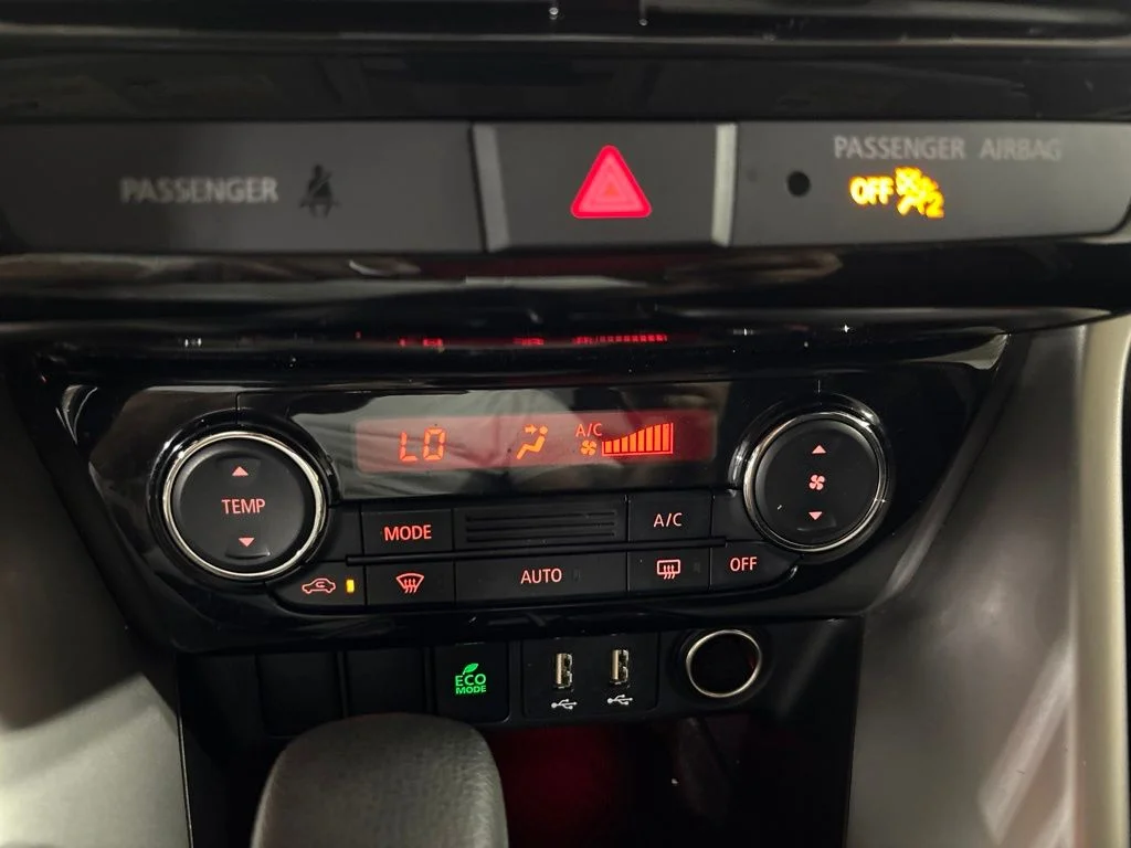 Used 2022 Black Mitsubishi LE image 19