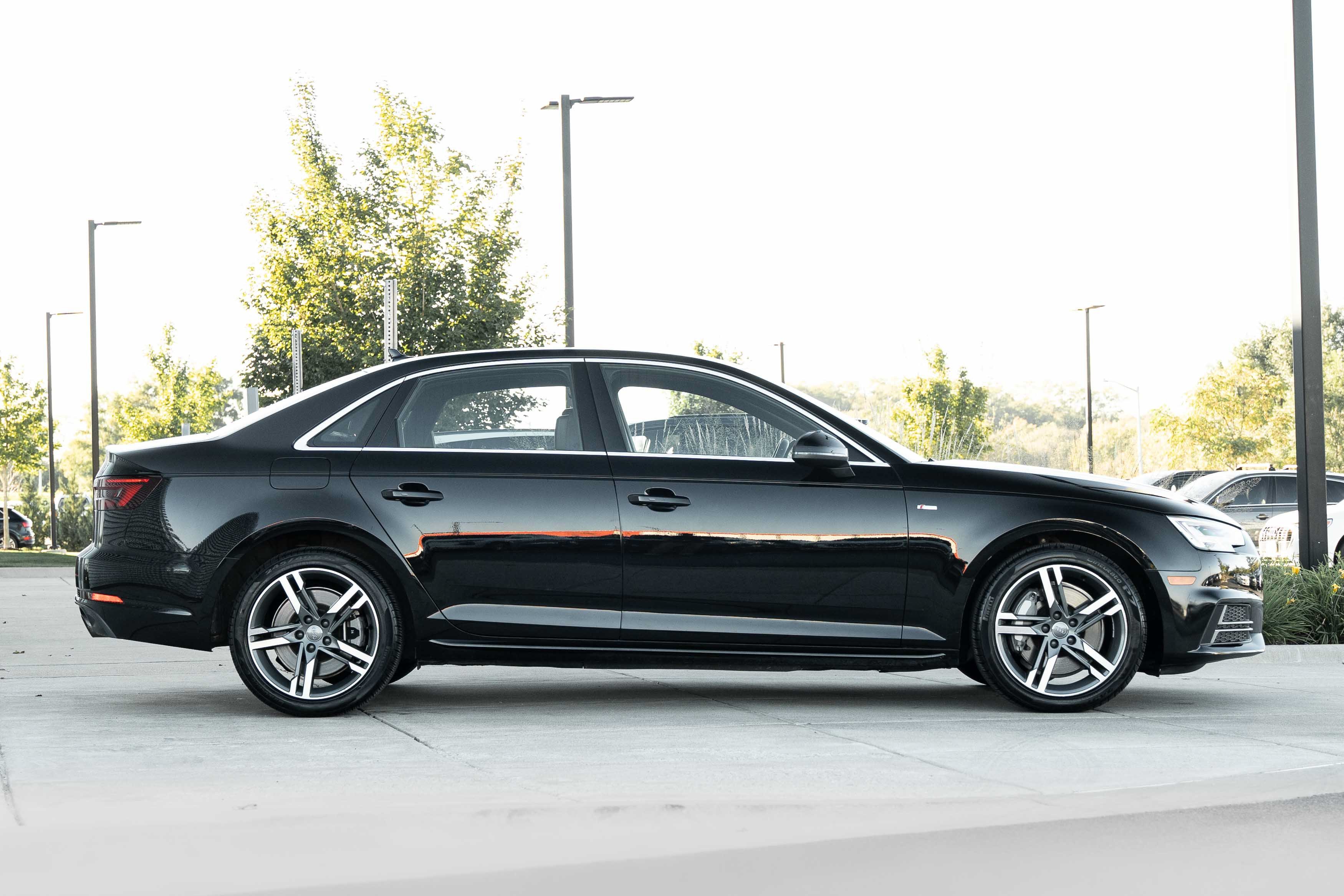 Used 2018 Mythos Black Metallic Audi Tech Premium Plus image 3