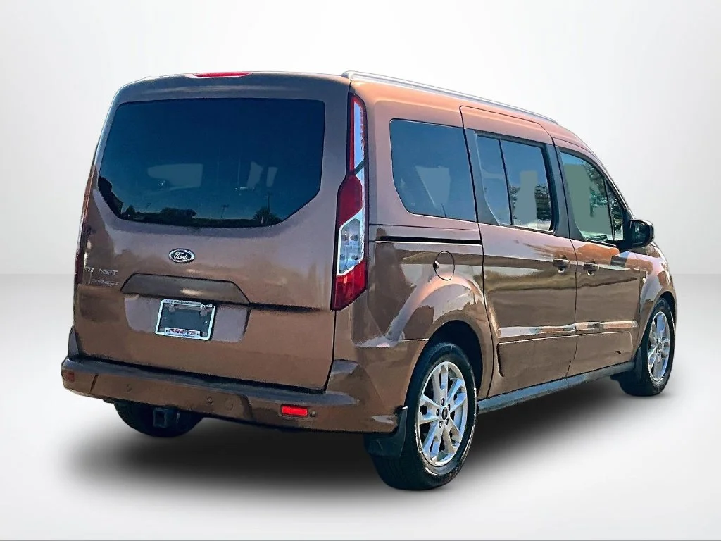 Used 2014  Ford Titanium image 2
