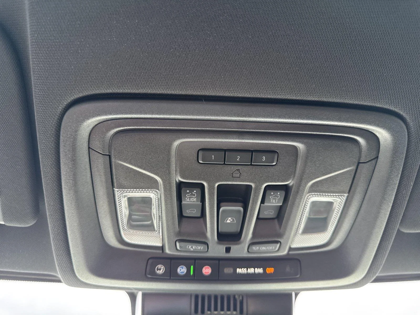 Used 2025 Sterling Metallic GMC AT4 image 29