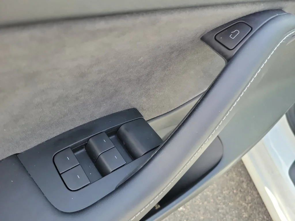 Used 2022 White Tesla RWD image 21
