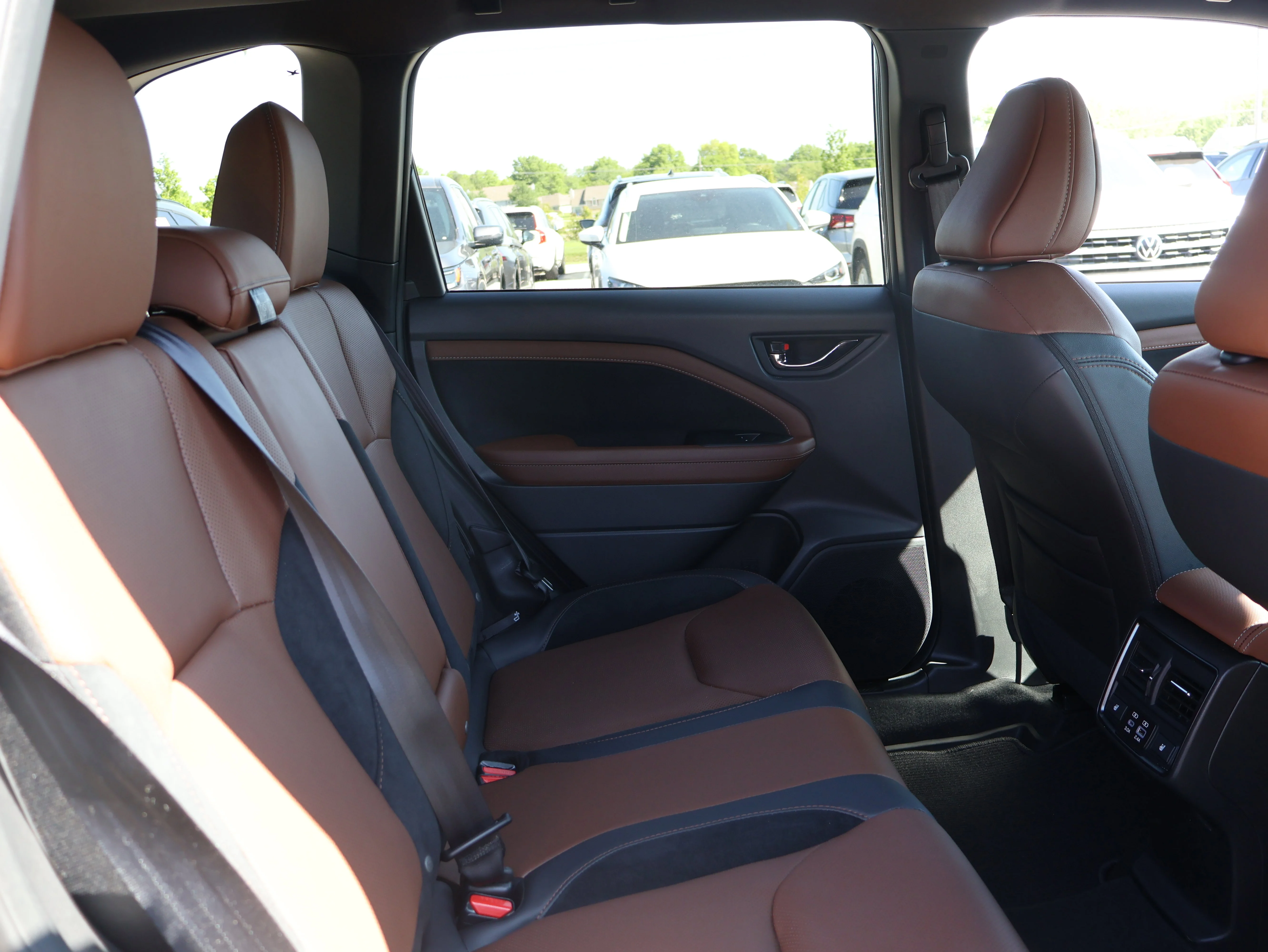 Used 2025 Magnetite Gray Metallic Subaru Touring Hybrid image 12