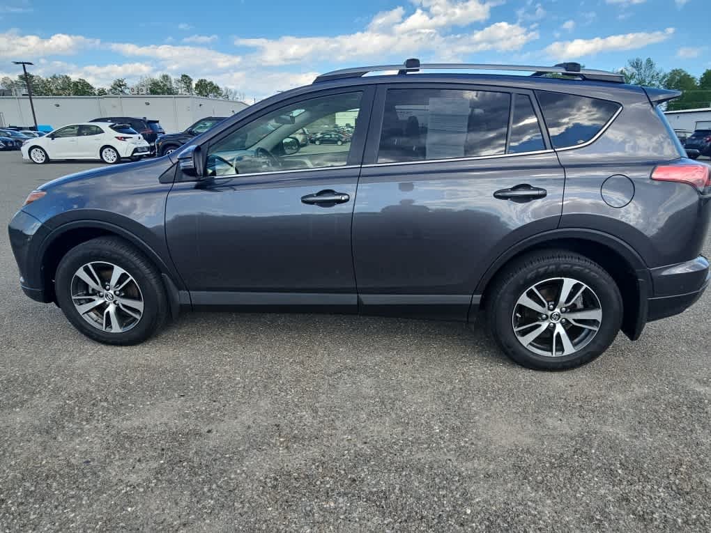 Used 2018 Magnetic Gray Metallic Toyota XLE image 3