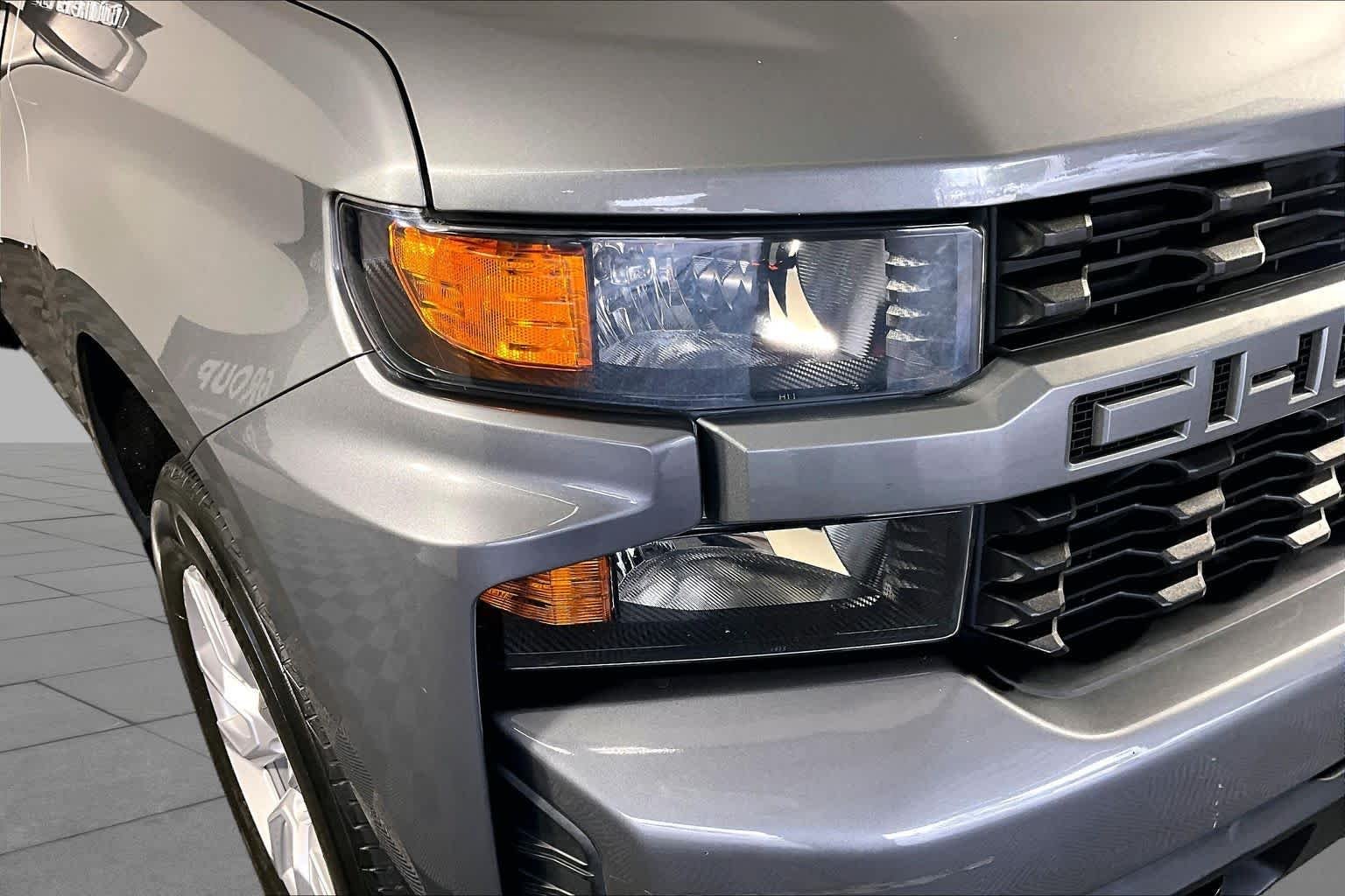 Used 2022 Satin Steel Metallic Chevrolet Custom image 24