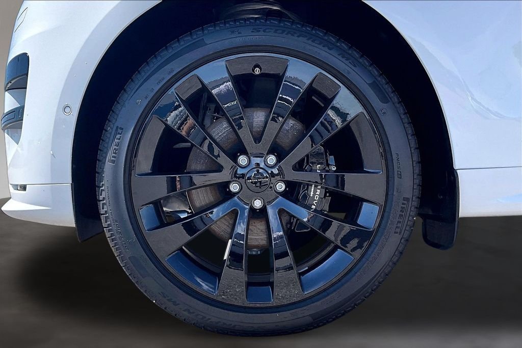 New 2026 Fuji White Land Rover Dynamic SE image 12