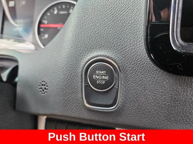 Used 2019  Mercedes-Benz Standard Roof V6 image 16