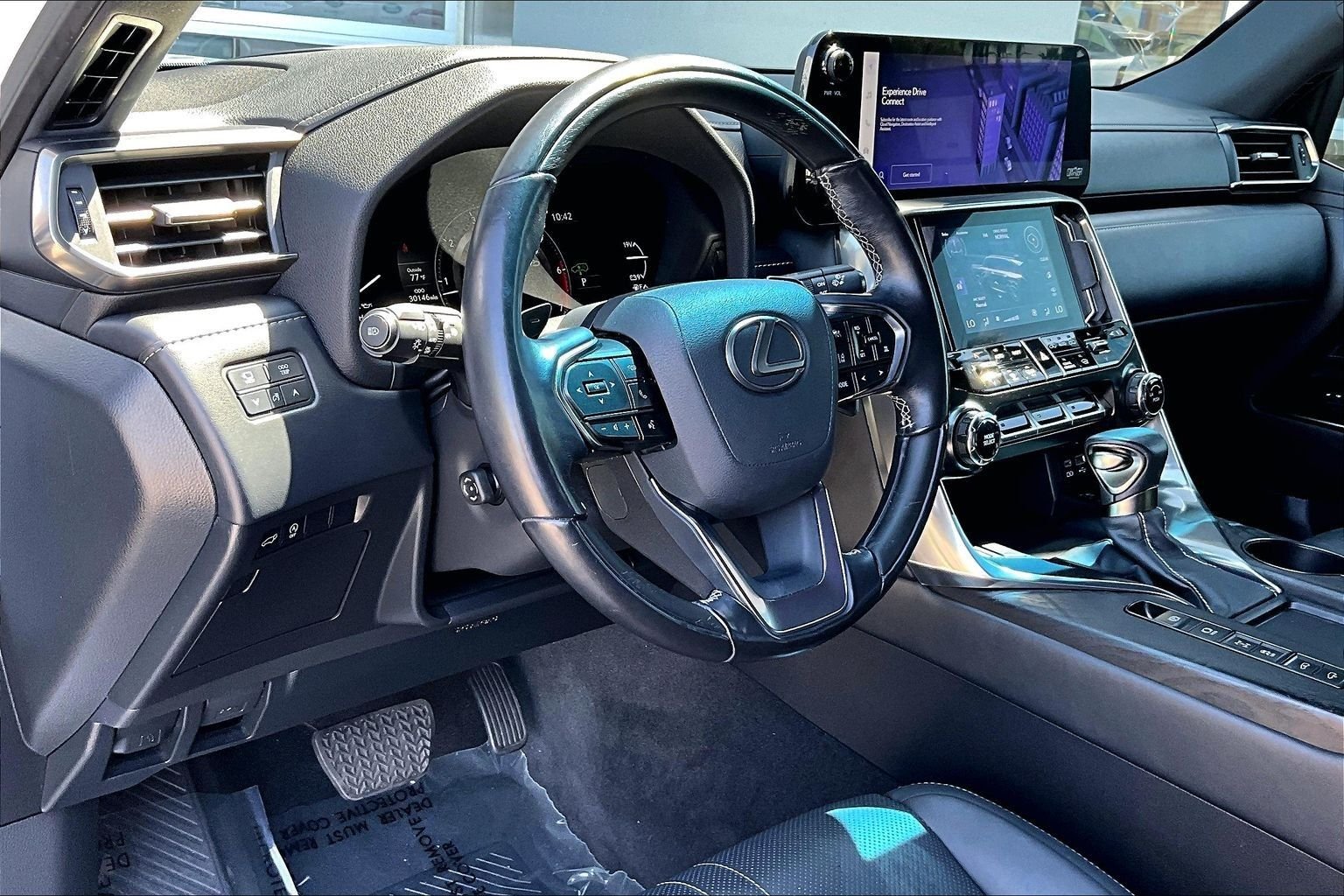 Used 2022 White Lexus 600 Ultra Luxury image 14