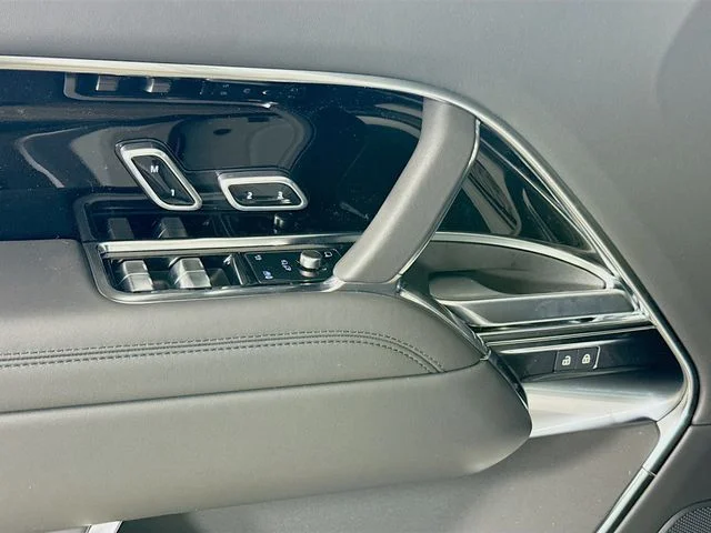 New 2026 Fuji White Land Rover SE image 20