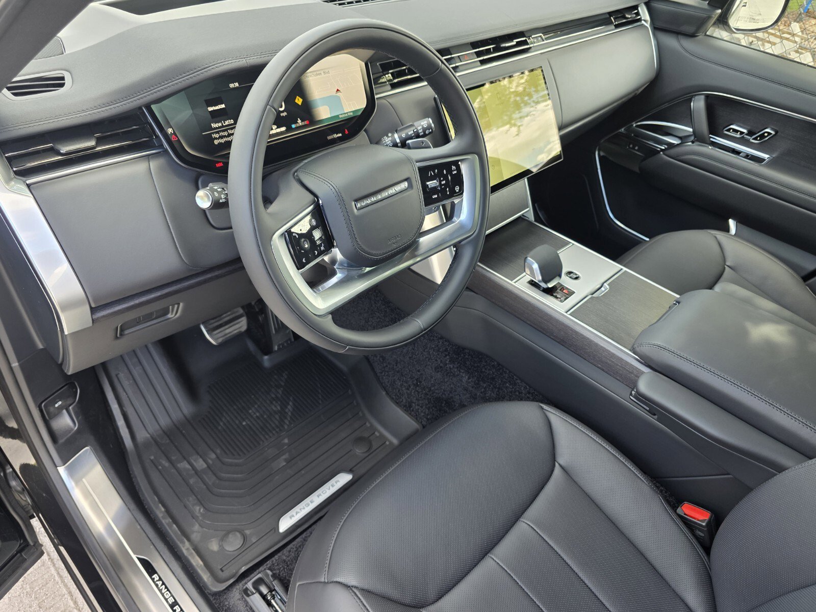New 2026 Santorini Black Land Rover SE image 11