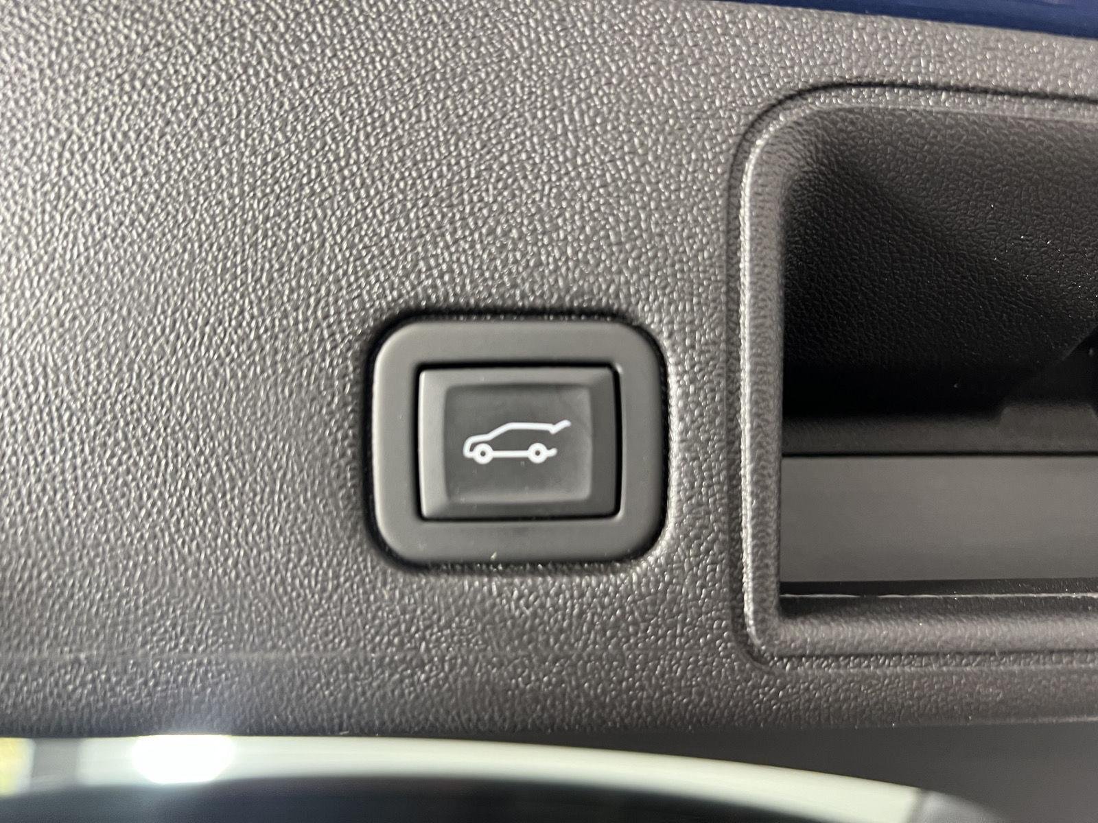 Used 2024 Downpour Metallic GMC SLT image 22