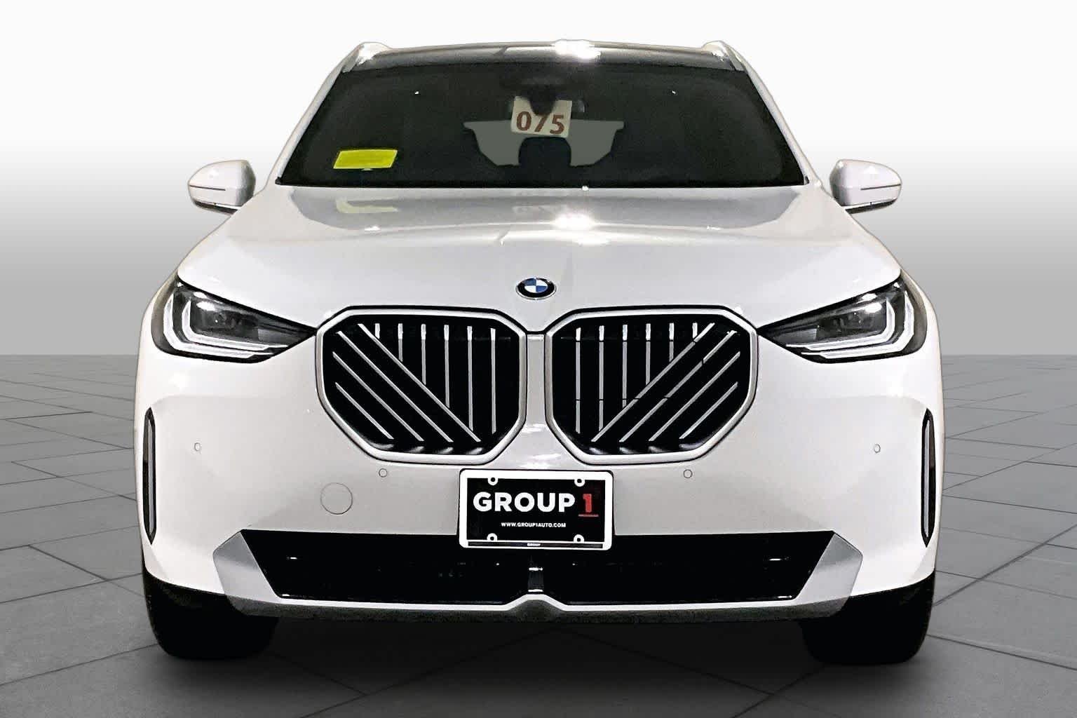Used 2025 Alpine White BMW 30 xDrive image 3