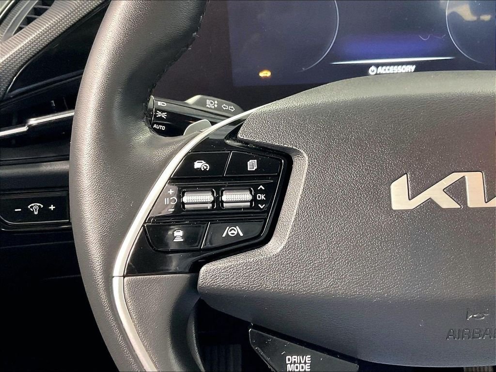 Used 2024 Blue Kia Wind image 22