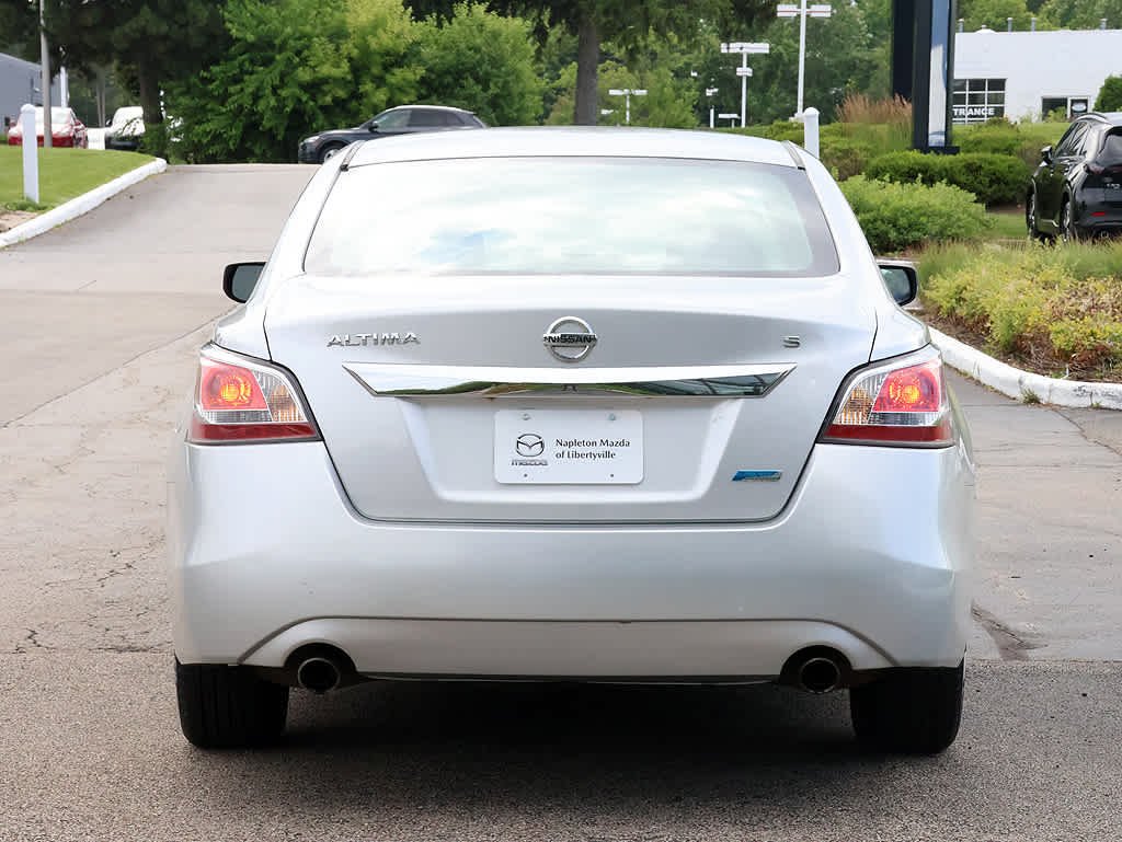 Used 2014 Brilliant Silver Metallic Nissan 2.5 S image 3