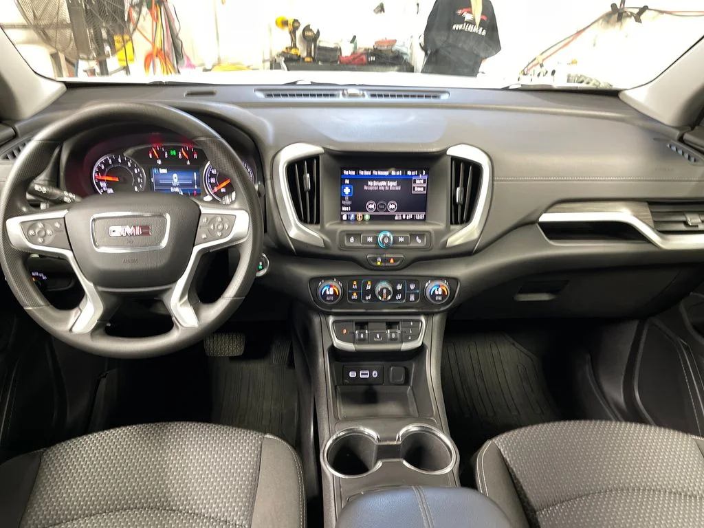 Used 2024 White GMC SLE image 17