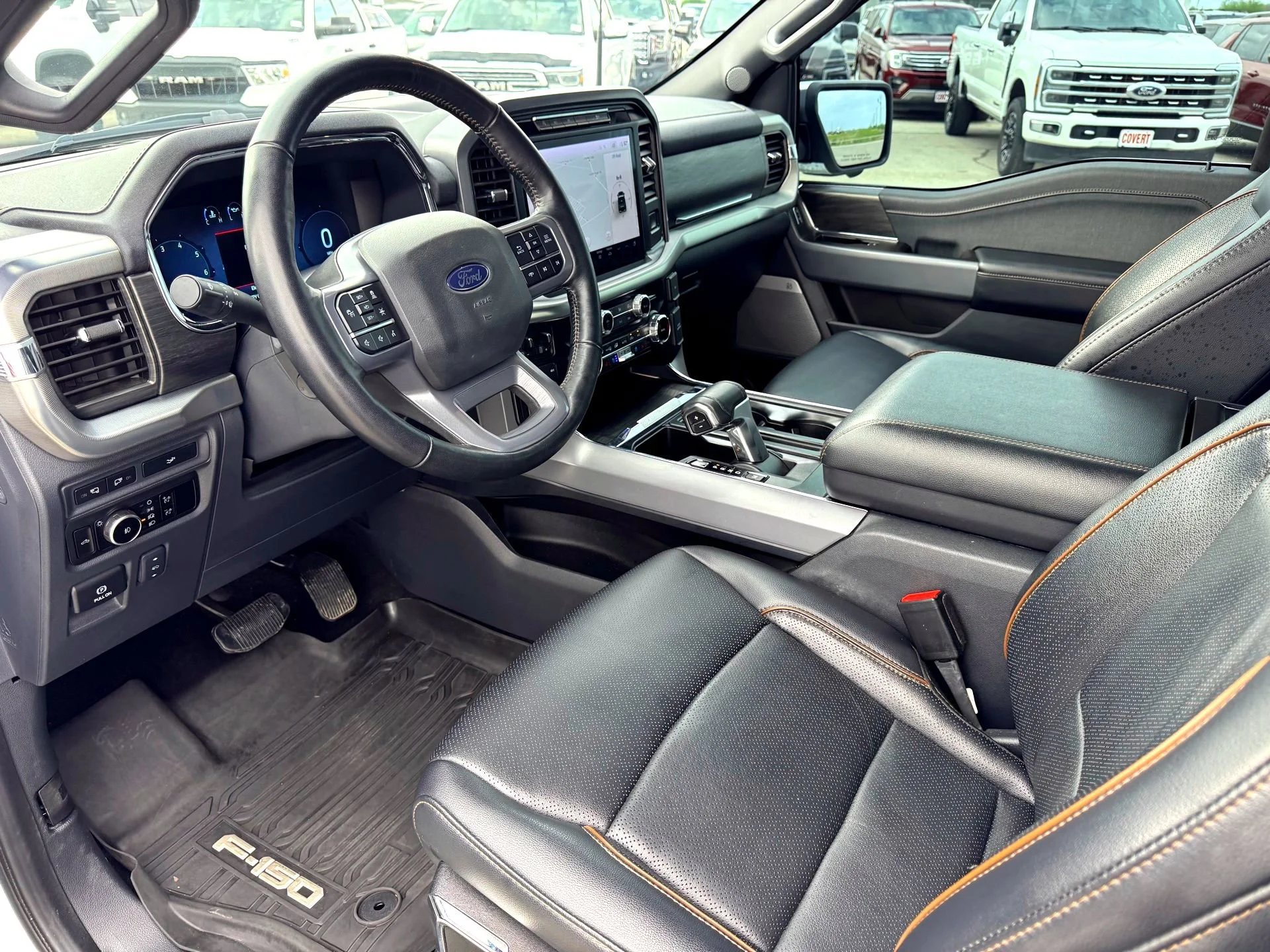 Used 2024  Ford Lariat image 10