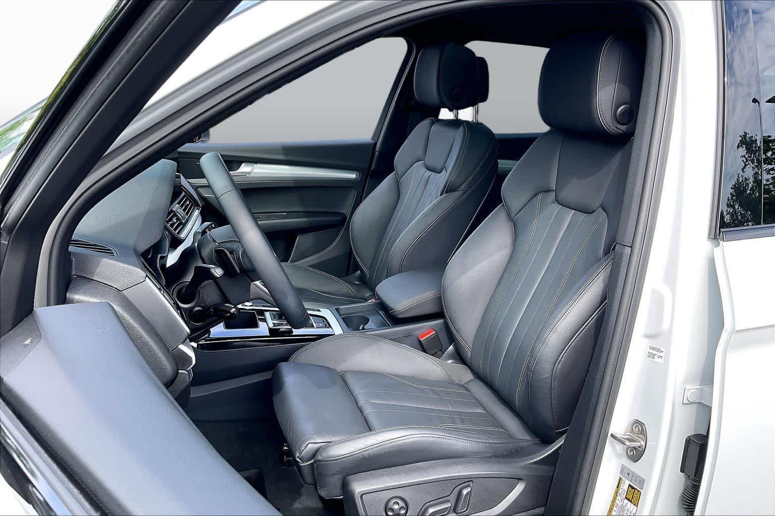 Used 2025 Glacier White Metallic Audi S line Premium image 7