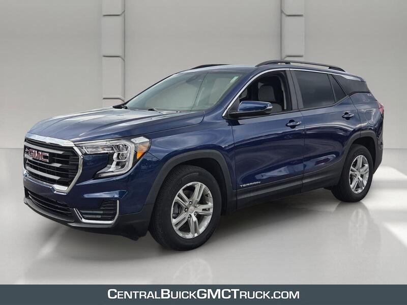 Used 2023 Marine Metallic GMC FWD 4DR SLE image 1